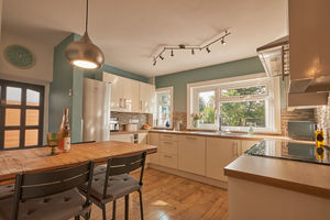 Kitchen- click for photo gallery